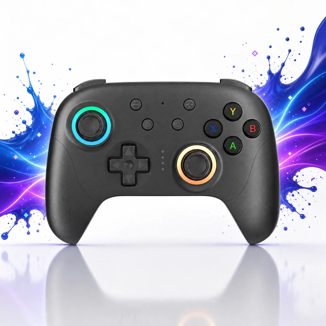 Vue de face de la manette gaming sans fil noire, croix directionnelle et double stick à effet Hall.