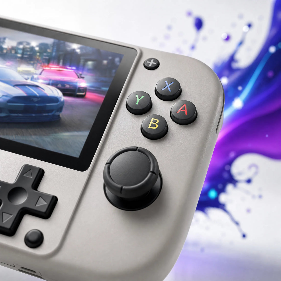 Gros plan sur les boutons ABXY et le joystick de la console portable rétrogaming, commandes précises.