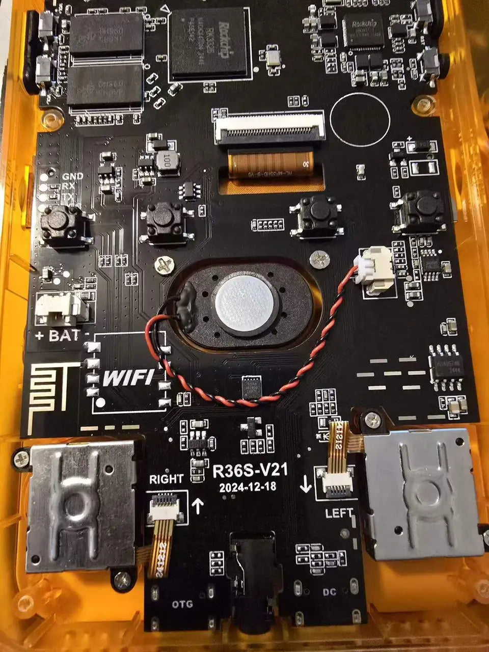 Carte mère R36S d'origine révision V21 avec processeur Rockchip RK3326 et deux puces de mémoire vive